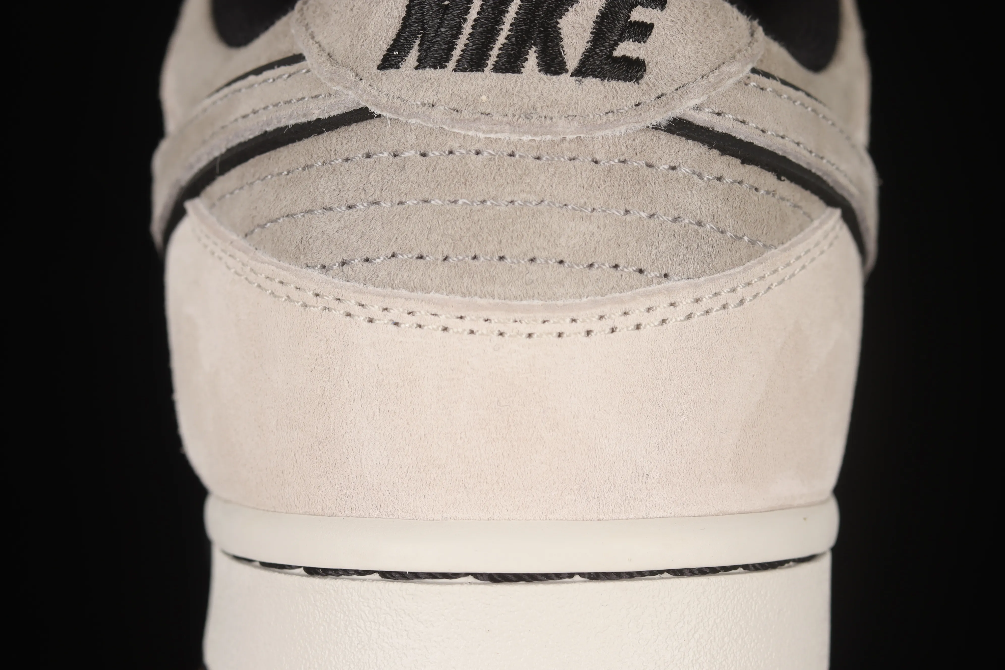 All Categories Nk SB Dunk Series Nk SB Dunk Low Low-top sneakers F version Otomo Katsuhiro x NK SB Dunk Low "Steamboy OST" Otomo Katsuhiro co-branded SB low-top sports and leisure sneakers LF0039-006